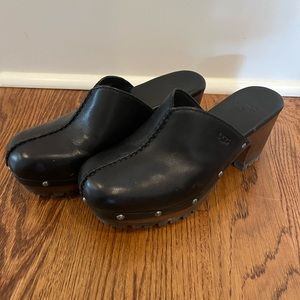 Ugg Black clogs sz 6. Comfy! Perfect shape!